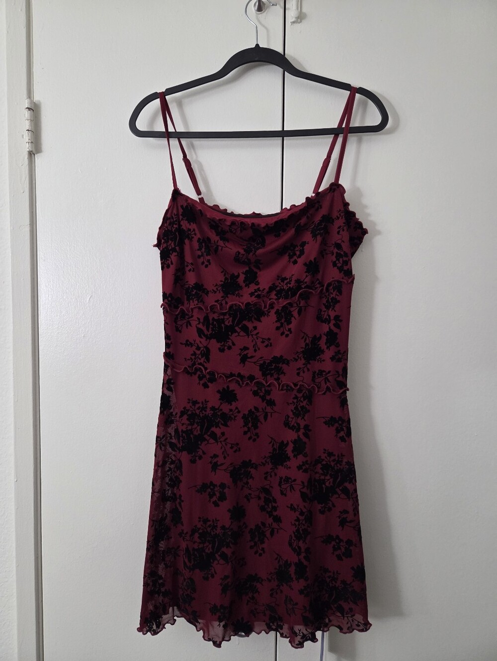 CIDERS Women’s Floral Red and Black Body Con Dress - Picture 2 of 3